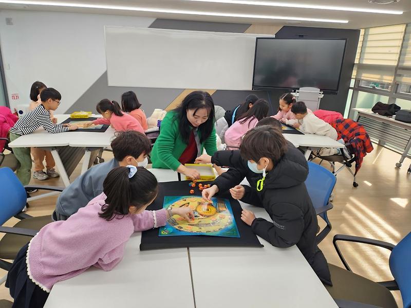 	2025년 겨울방학특강「놀면서 배우는 창의 수학 보드게임 」 사진