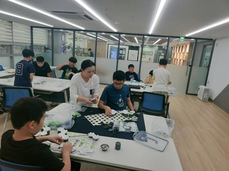 2025년 여름방학특강 놀면서 배우는 창의 융학과학「그래비트랙스랑 놀자 」 사진