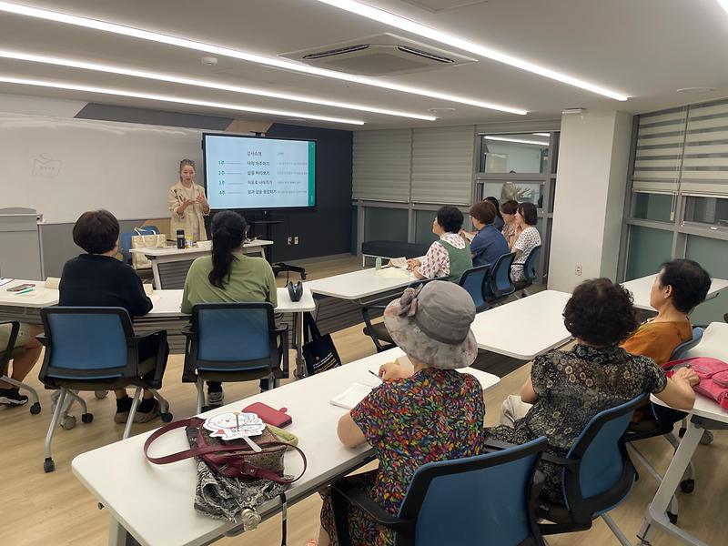 2025년 여름방학특강 퇴근길 인문학「내 마음 돌보는 철학 수업 」 사진